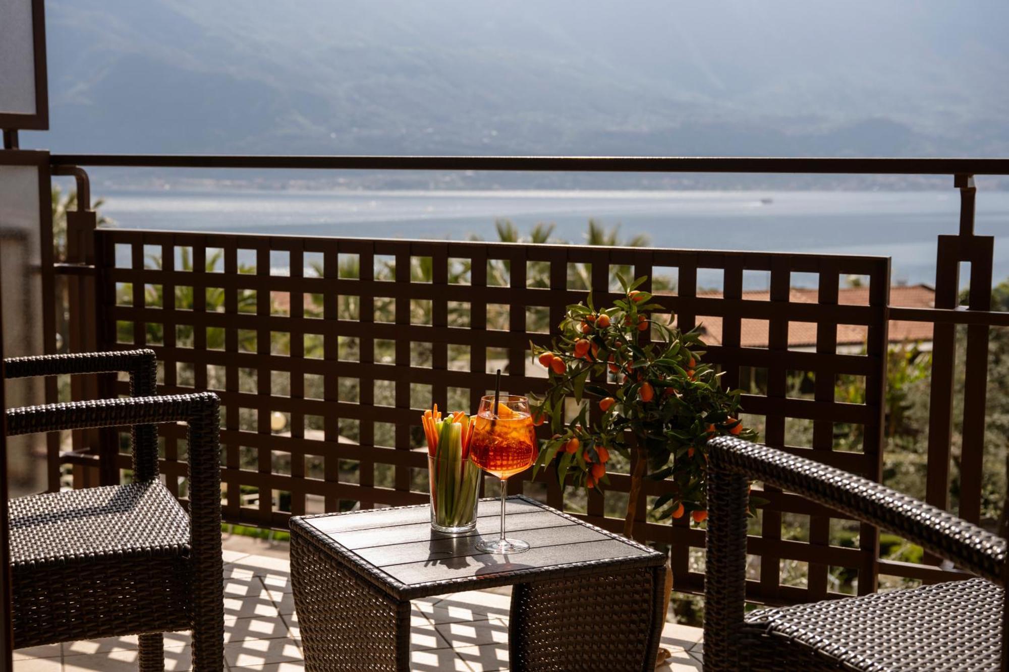 Hotel Coste ลีโมเนซุลการ์ดา ภายนอก รูปภาพ