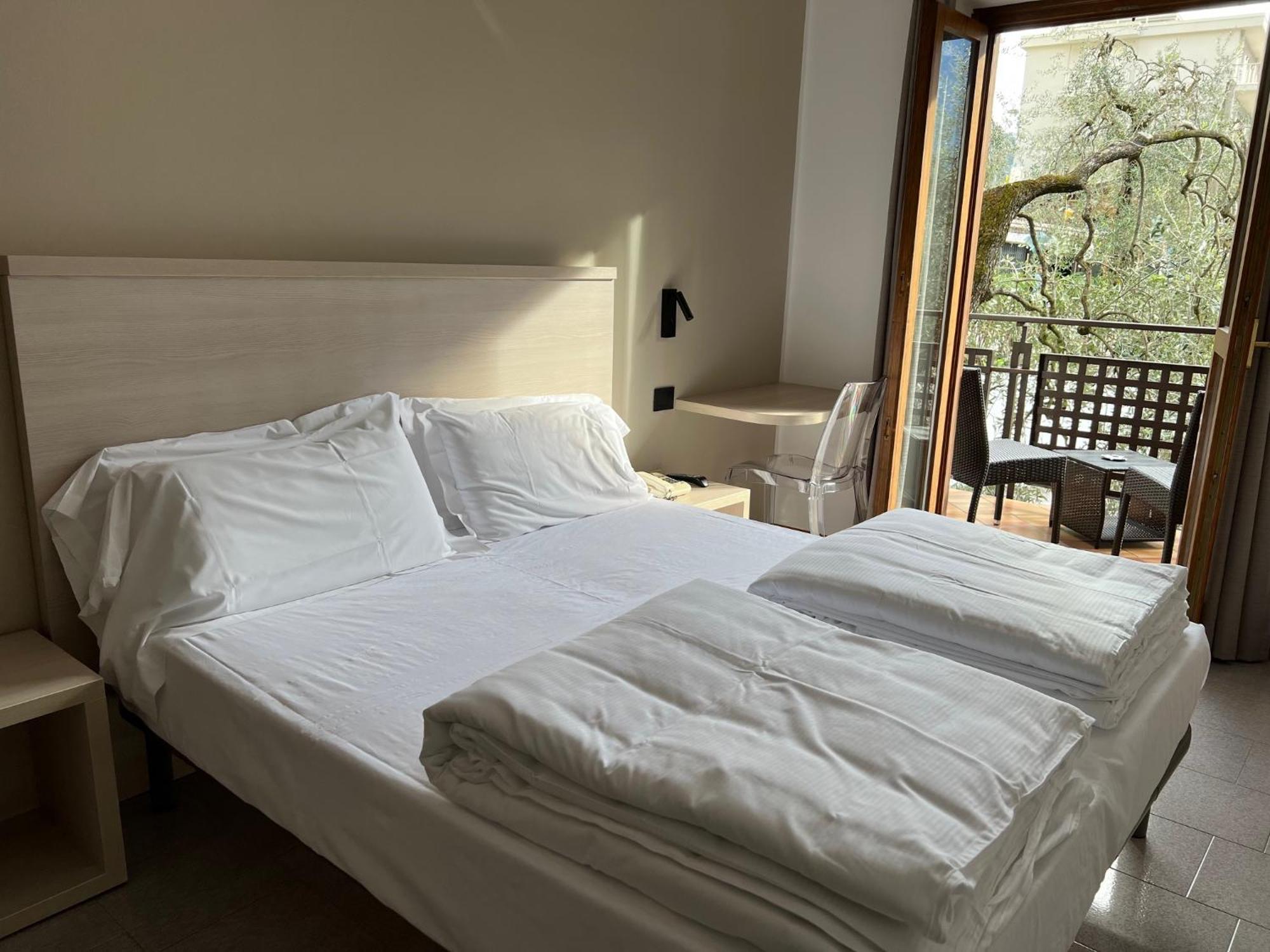 Hotel Coste ลีโมเนซุลการ์ดา ภายนอก รูปภาพ