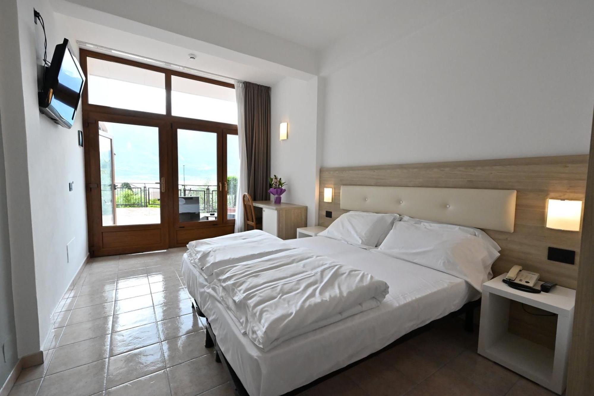 Hotel Coste ลีโมเนซุลการ์ดา ภายนอก รูปภาพ